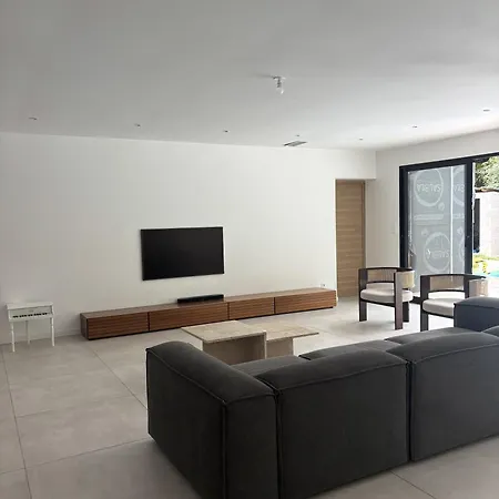 Modern With Pool 20 Minutes From Bordeaux Villa La Celle-sous-Gouzon